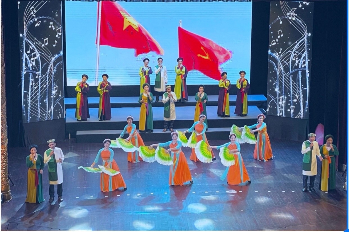 Tiết mục của Đoàn Nghệ thuật quần chúng NCT tỉnh Hà Tĩnh tại Liên hoan tiếng hát NCT toàn quốc