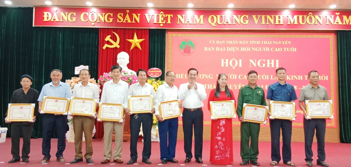 Người cao tuổi làm giàu trên quê hương Thủ đô kháng chiến