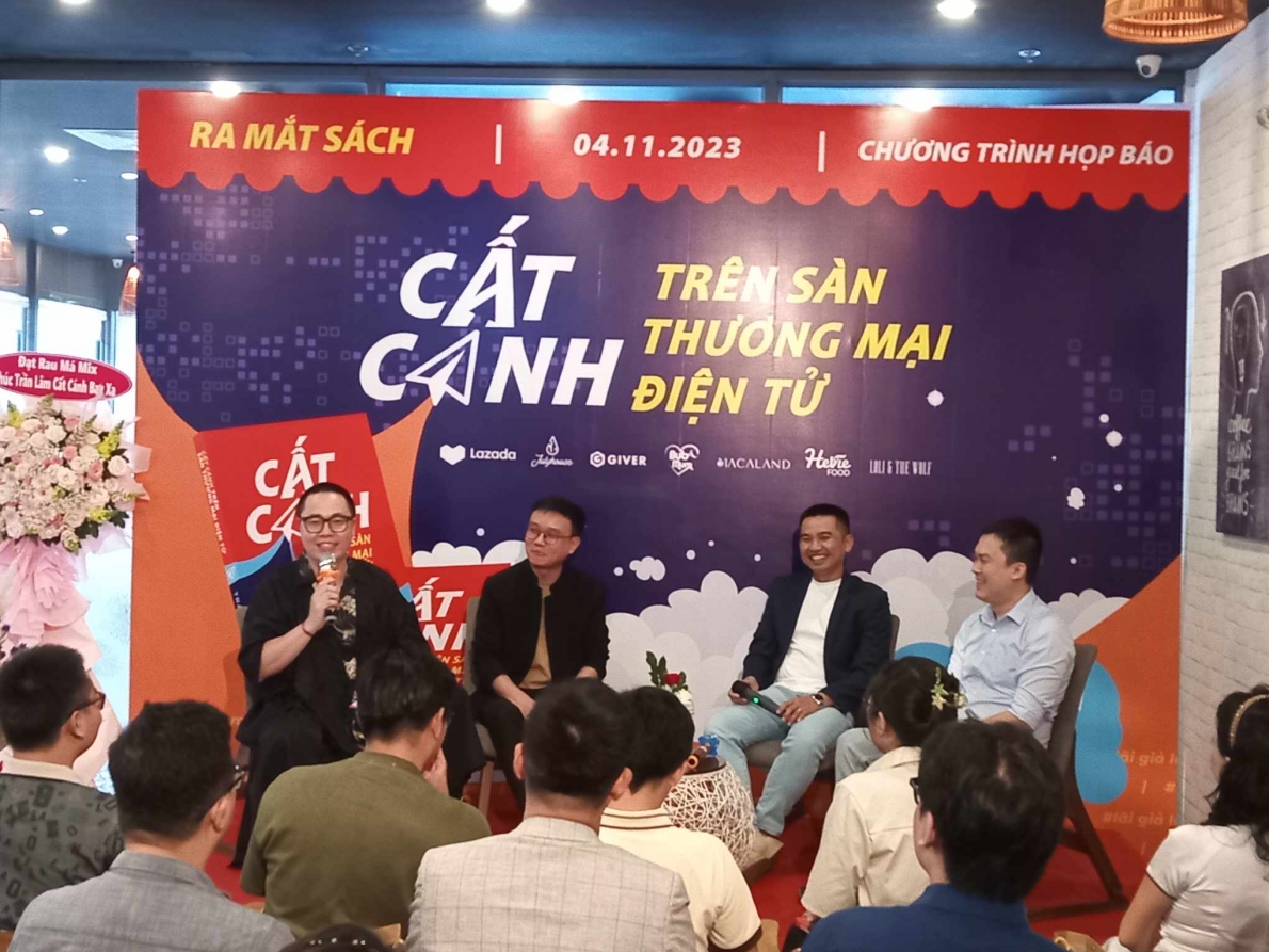 Ra mắt sách “Cất cánh trên sàn thương mại điện tử”