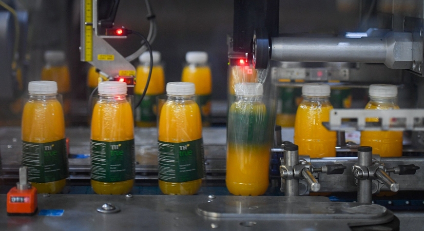 Sản phẩm TH được giảm độ dày của nhãn mác bọc chai, góp phần giảm rác thải nhựa