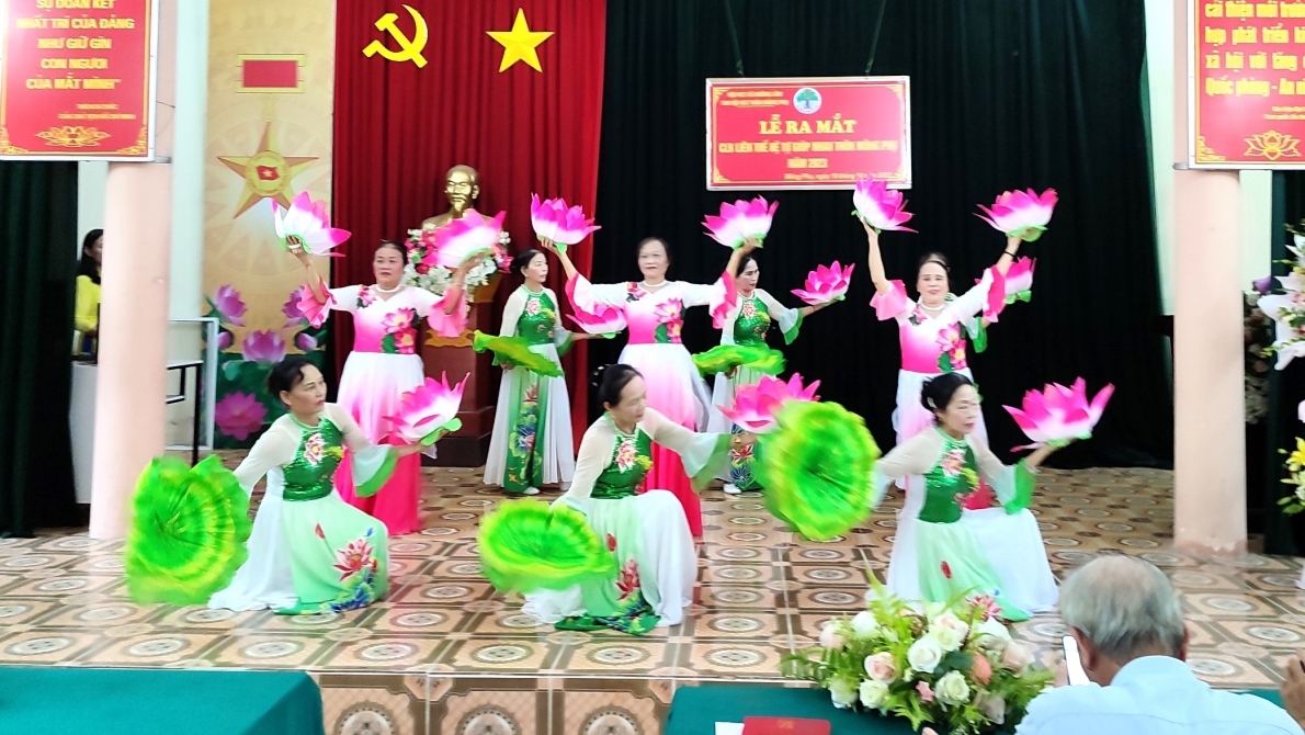 Tiết mục văn nghệ của NCT xã Đường Lâm, thị xã Sơn Tây, TP Hà Nội