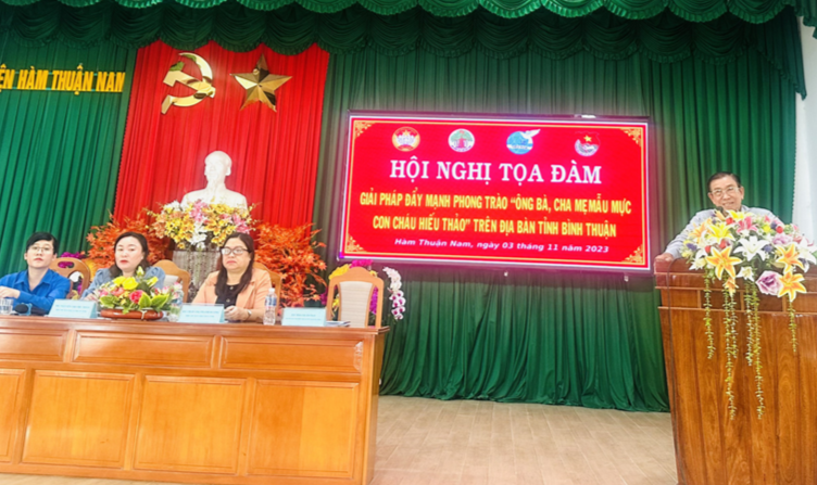 Ông Đào Xuân Nay, Trưởng ban Đại diện Hội NCT tỉnh Bình Thuận phát biểu tại hội nghị.