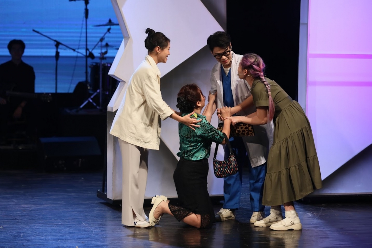 Từng lời nói, sự kiện trong vở kịch đều được trích dẫn từ những câu chuyện trong đời thật