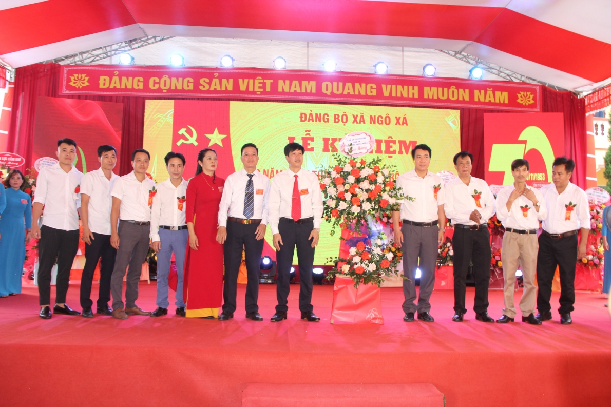 Từng bừng kỉ niệm 70 năm ngày thành lập Đảng bộ xã
