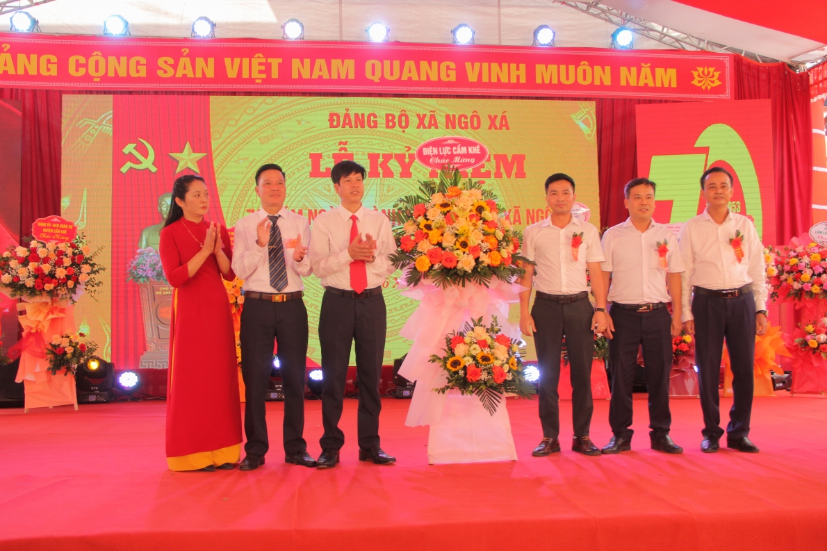Từng bừng kỉ niệm 70 năm ngày thành lập Đảng bộ xã