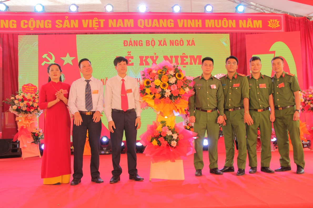 Từng bừng kỉ niệm 70 năm ngày thành lập Đảng bộ xã