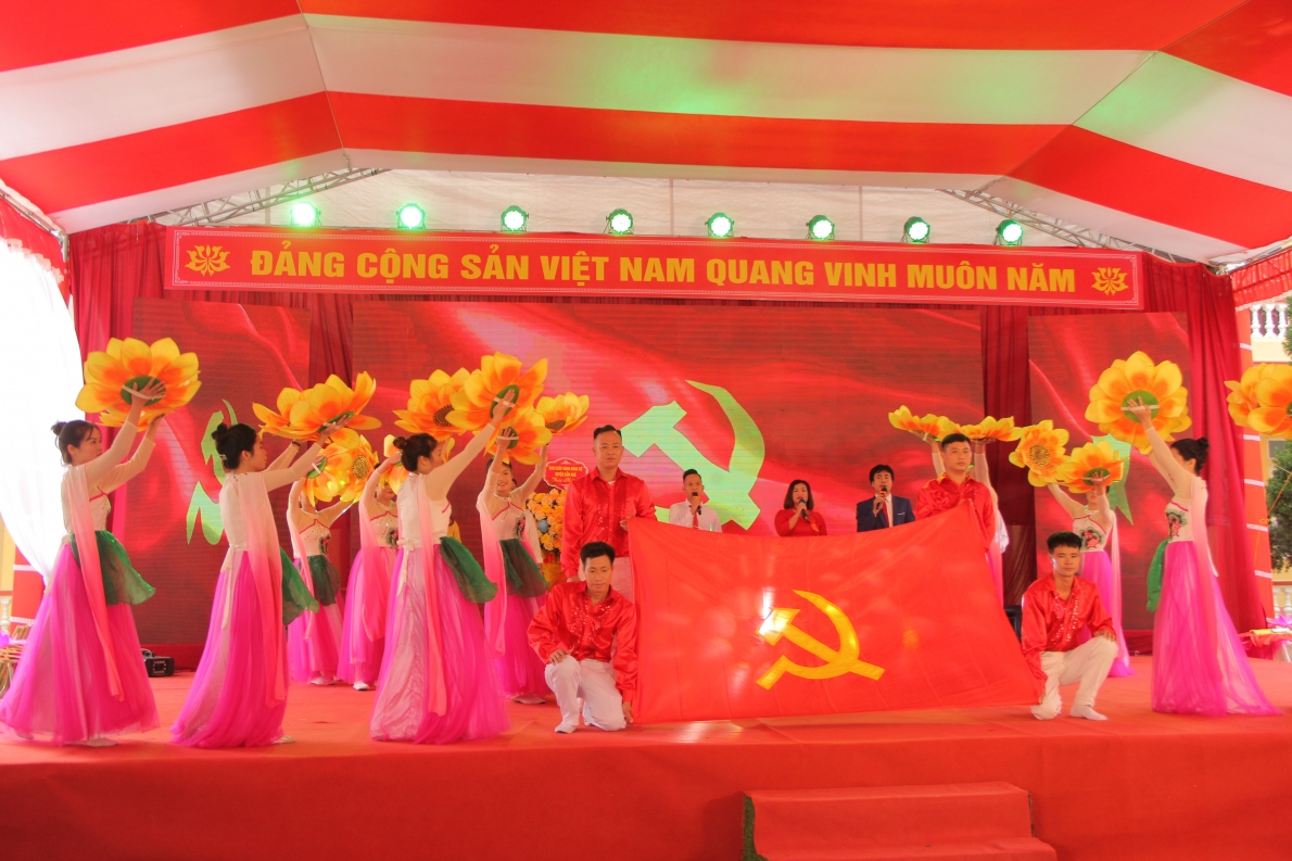 Từng bừng kỉ niệm 70 năm ngày thành lập Đảng bộ xã