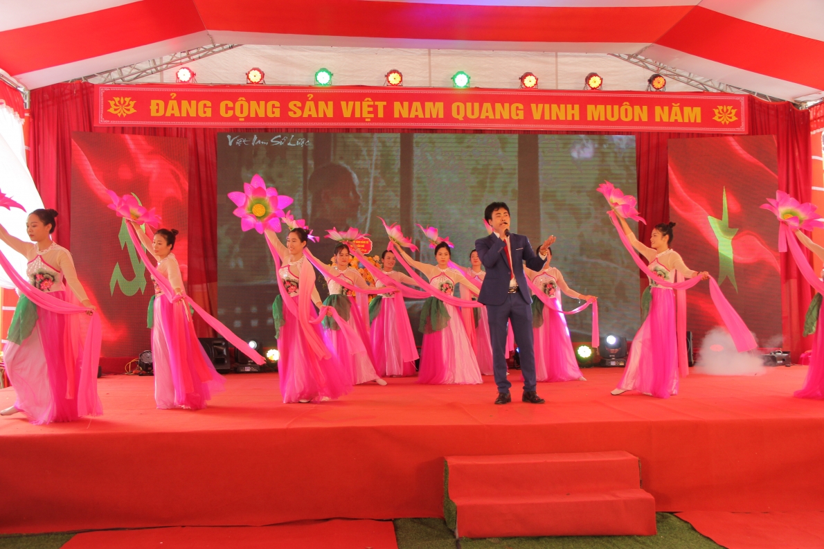 Từng bừng kỉ niệm 70 năm ngày thành lập Đảng bộ xã