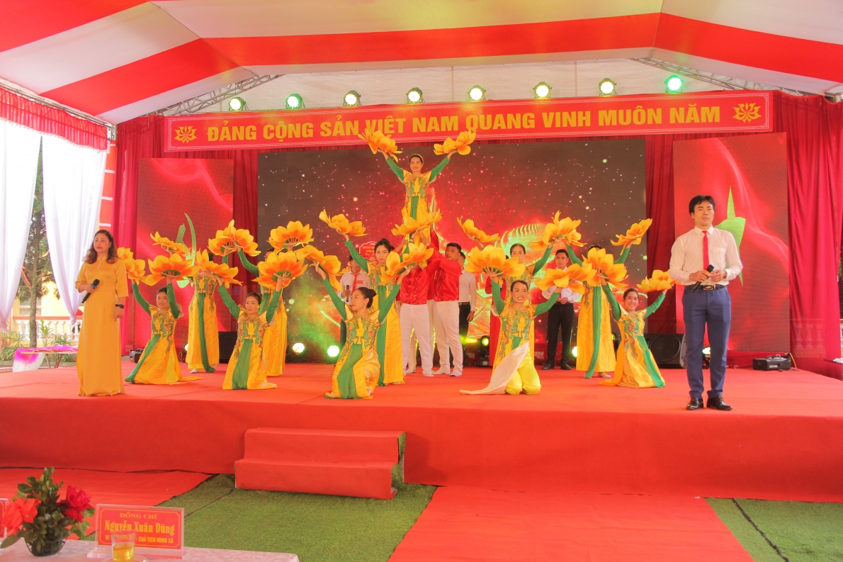 Từng bừng kỉ niệm 70 năm ngày thành lập Đảng bộ xã