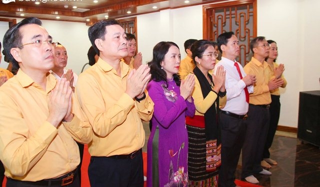 Ban Tổ chức Chương trình 'Ngày hội kết đoàn' tỉnh Nghệ An dâng hoa tưởng niệm Chủ tịch Hồ Chí Minh