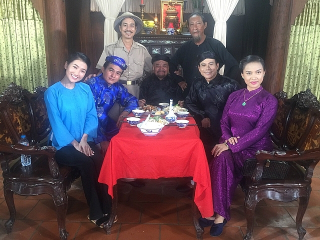 Các diễn viên tham gia một bộ phim về Nam Bộ xưa.