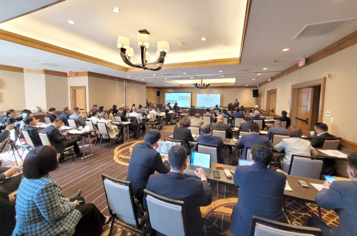 Bộ trưởng Hồ Đức Phớc tiếp xúc với các nhà đâu tư tại Hoa Kỳ