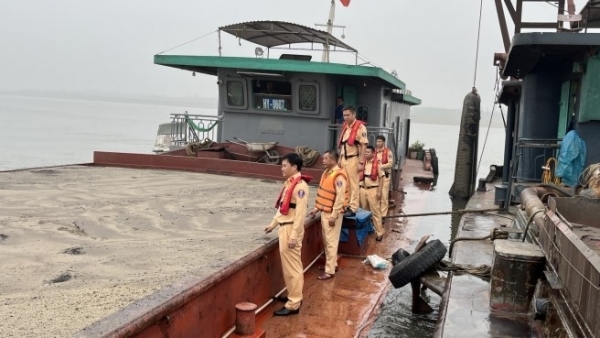 TP Hà Nội: Xác minh tàu hút cát có dấu hiệu trái phép trên sông Hồng