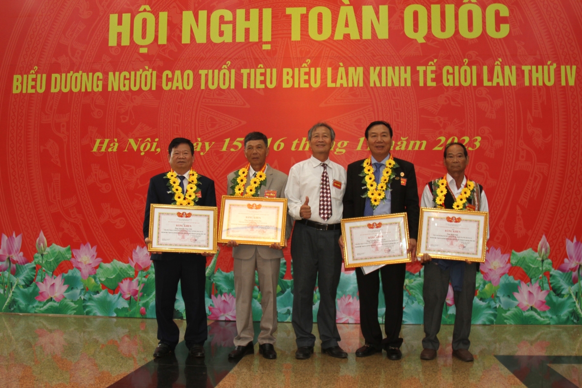 Đoàn đại biểu Hội NCT tỉnh Gia Lai tham dự Hội nghị
