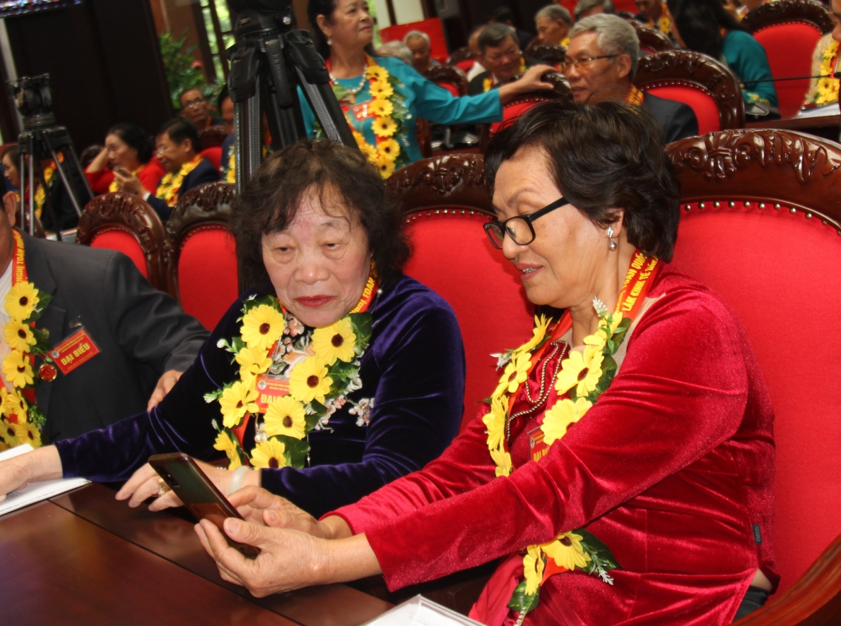 Đại biểu trao đổi hình ảnh