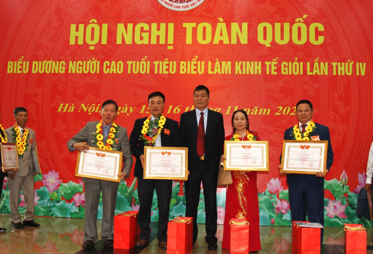 Đoàn đại biểu Hội NCT tỉnh Hà Giang tham dự Hội nghị