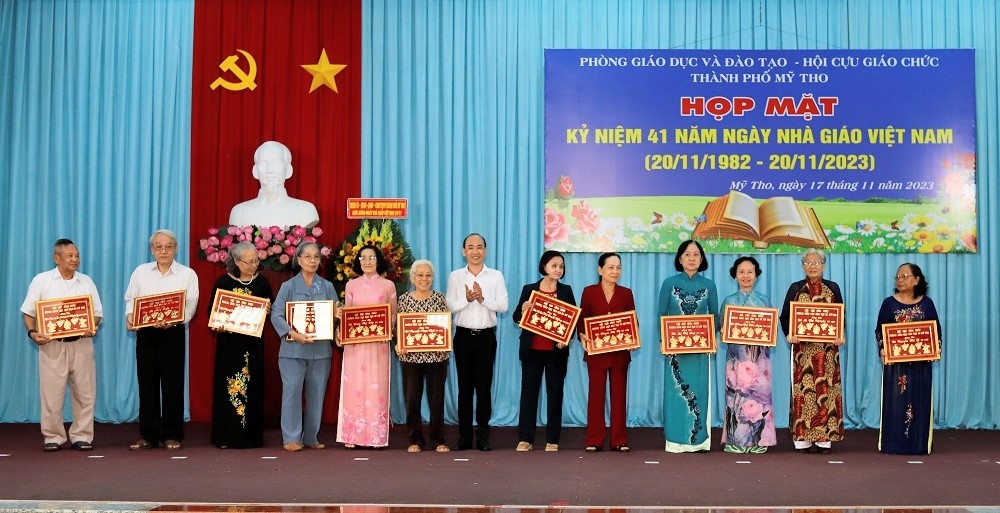 TP Mỹ Tho, tỉnh Tiền Giang: Gặp mặt cựu giáo viên nhân ngày Nhà giáo Việt Nam