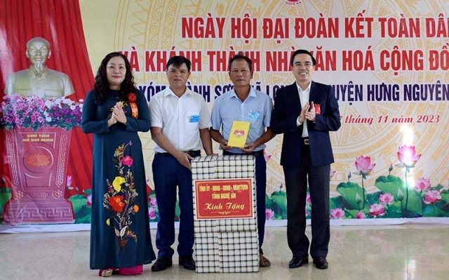 Trưởng ban Tuyên giáo tỉnh ủy Nghệ An dự Ngày hội Đại đoàn kết toàn dân tộc tại xóm Thành Sơn