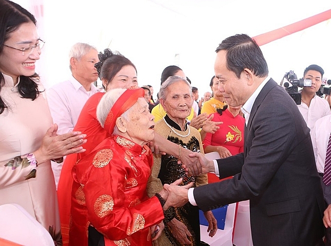 Phó Thủ tướng Trần Lưu Quang chung vui ngày hội Đại đoàn kết toàn dân tộc tại Thanh Hóa