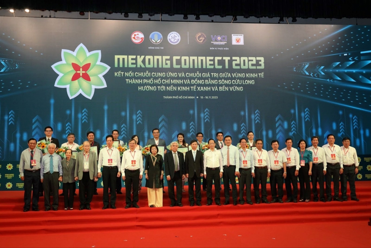 Công ty TNHH MTV Công nghệ cao Điện Quang: Đạt danh hiệu hàng Việt Nam chất lượng cao-Chuẩn hội nhập