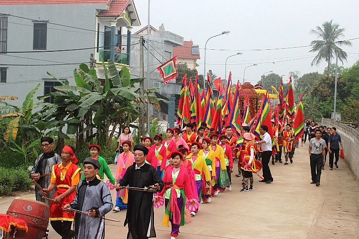 Lễ rước kiệu trong Lễ hội đền Lăng Sương ở Xã Đồng Trung.