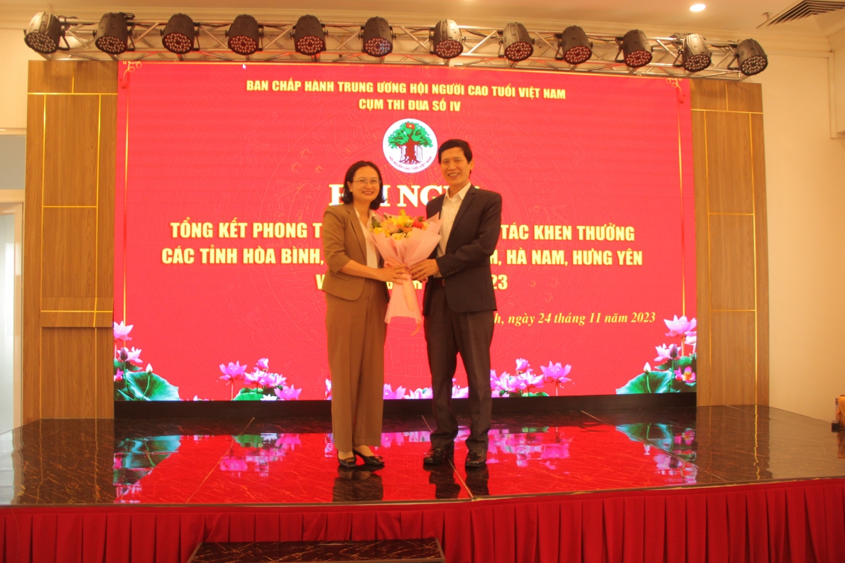 Đẩy mạnh chăm sóc sức khỏe người cao tuổi