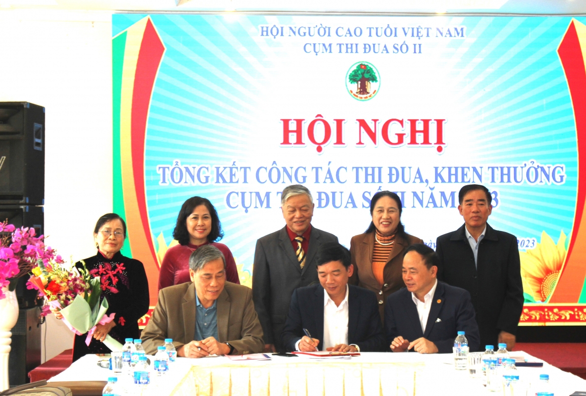 Hội NCT các tỉnh kí kết giao ước thi đua năm 2024