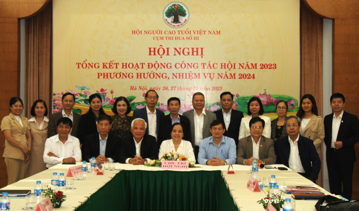 Các đại biểu chụp ảnh lưu niệm