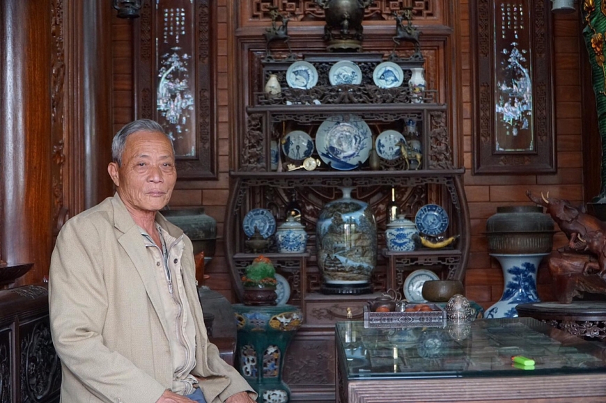 Bức tranh bản đồ Việt Nam làm từ hàng trăm đĩa cổ