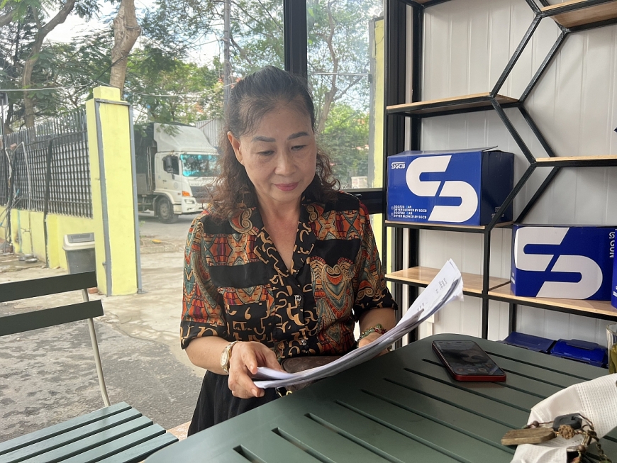 Bà Hoàng Thị Hải Vân bức xúc cho rằng bản án bị sửa là vi phạm nghiêm trọng các quy định pháp luật.