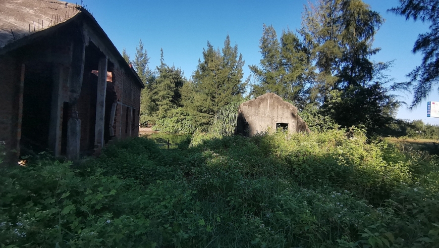 Ngôi nhà mẹ con ông San xây dựng bị cưỡng chế phục vụ dự án... nhưng bị “treo” suốt 18 năm qua.