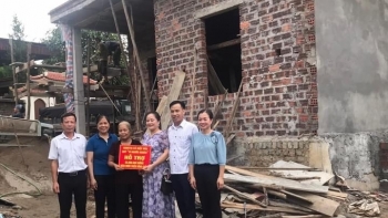 Công tác phát triển đảng viên mới ở vùng Công giáo xã Hiệp Hòa anh hùng
