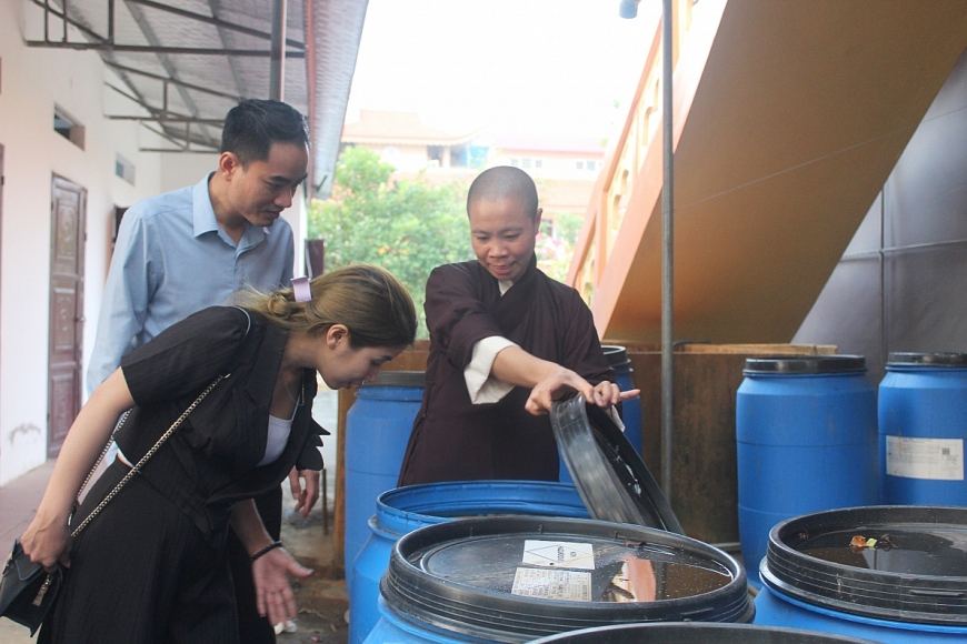 Chuyện về sư thầy cưu mang hàng chục trẻ mồ côi