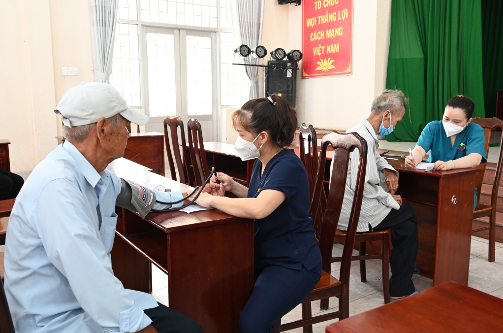 Khám sức khỏe cho NCT huyện Bến Lức, tỉnh Long An