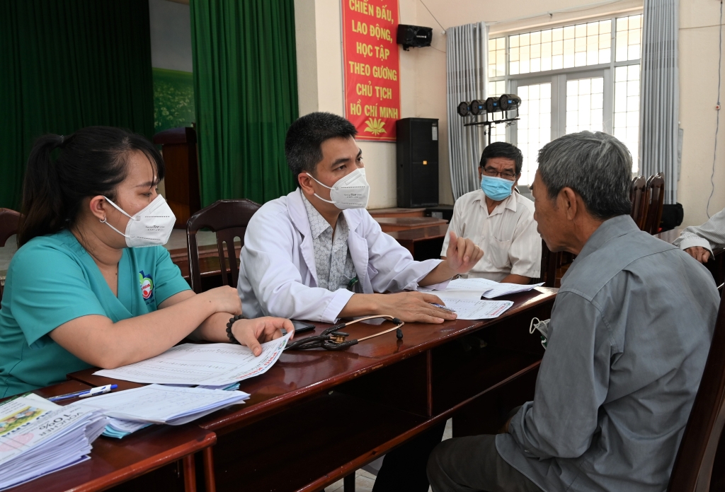 Huy động nguồn lực toàn xã hội chăm sóc sức khỏe NCT