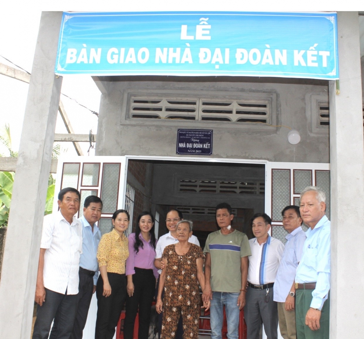 Trao tặng nhà Đại đoàn kết cho hộ NCT có hoàn cảnh khó khăn