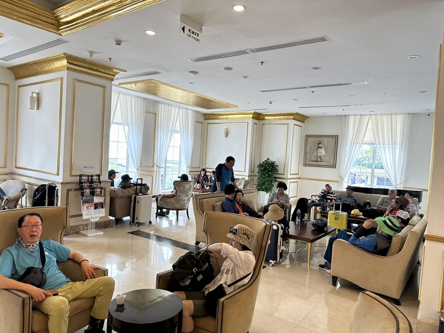 Người dân cho rằng, khách sạn đông khách nhưng không trả lợi nhuận theo cam kết. 