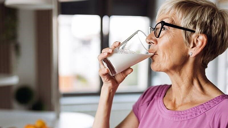 Cách chọn và sử dụng sữa cho người cao tuổi