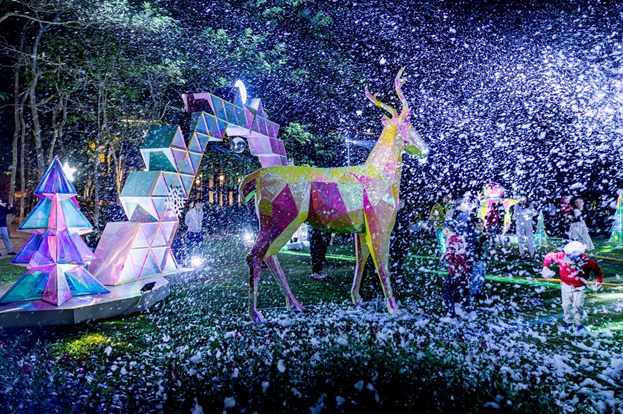 Tuyết rơi trong khu rừng pha lê