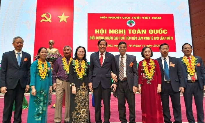 Nữ doanh nhân cao tuổi hết lòng làm từ thiện