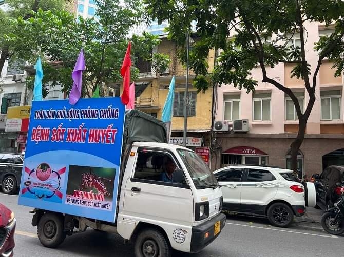 Bộ Y tế đề nghị Hà Nội tiếp tục giám sát chặt, phát hiện sớm ổ dịch sốt xuất huyết