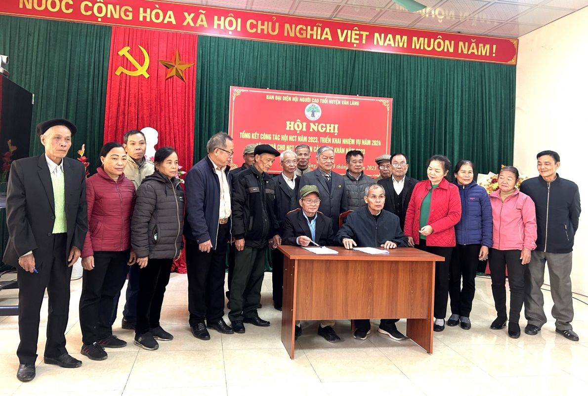 Hội NCT cơ sở huyện Văn Lãng kí kết giao ước thi đua năm 2024