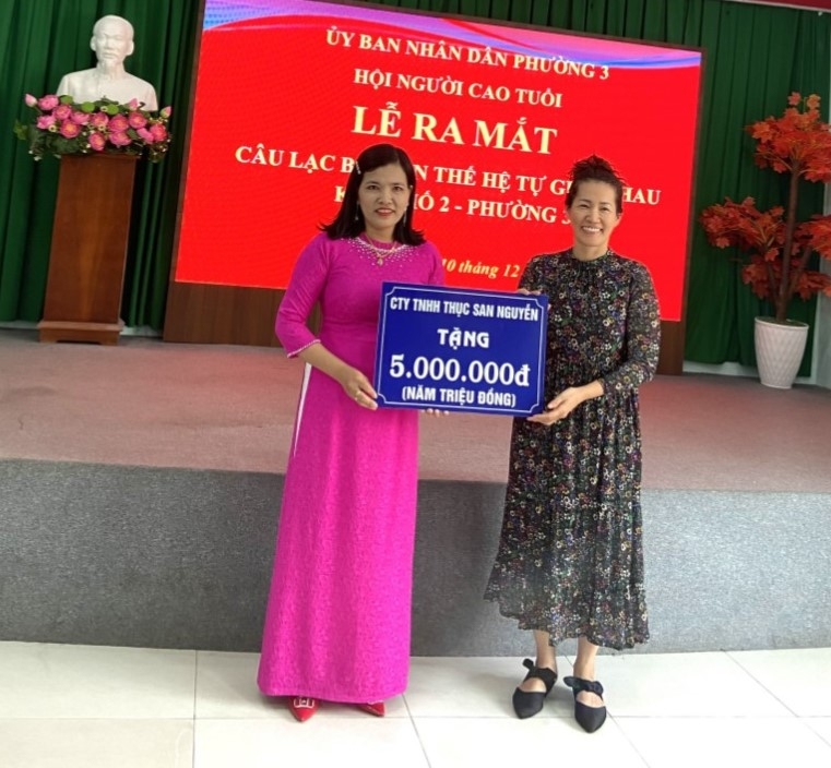 Ra mắt CLB Liên thế hệ tự giúp nhau khu phố 2