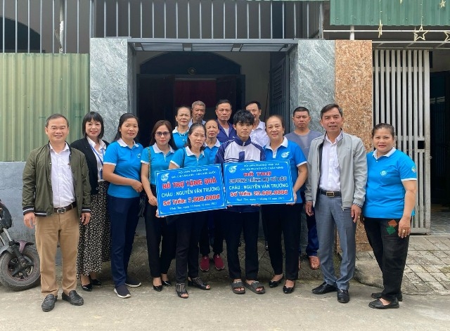 Tổ chức trao hỗ trợ chương trình “Mẹ đỡ đầu” năm 2024