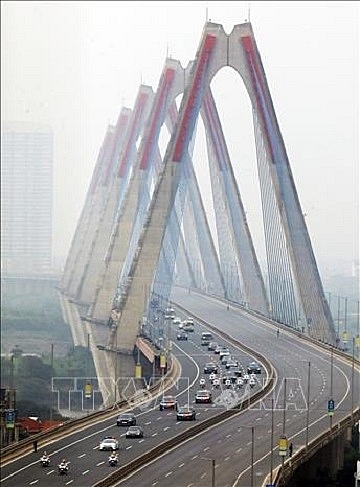 Tổng Bí thư, Chủ tịch nước Trung Quốc Tập Cận Bình và Phu nhân cùng Đoàn đại biểu cấp cao Trung Quốc đến Hà Nội, bắt đầu chuyến thăm cấp Nhà nước tới Việt Nam. Ảnh: Huy Hùng/TTXVN