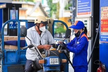 Giá xăng dầu lại tiếp tục giảm mạnh
