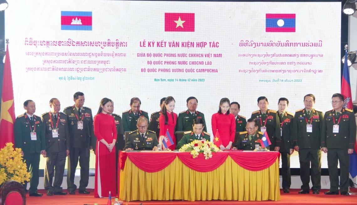 Giao lưu hữu nghị, gặp gỡ thường niên cấp Bộ trưởng Bộ Quốc phòng ba nước Việt Nam, Lào và Campuchia Giao lưu hữu nghị, gặp gỡ thường niên cấp Bộ trưởng Bộ Quốc phòng ba nước Việt Nam, Lào và Campuchia