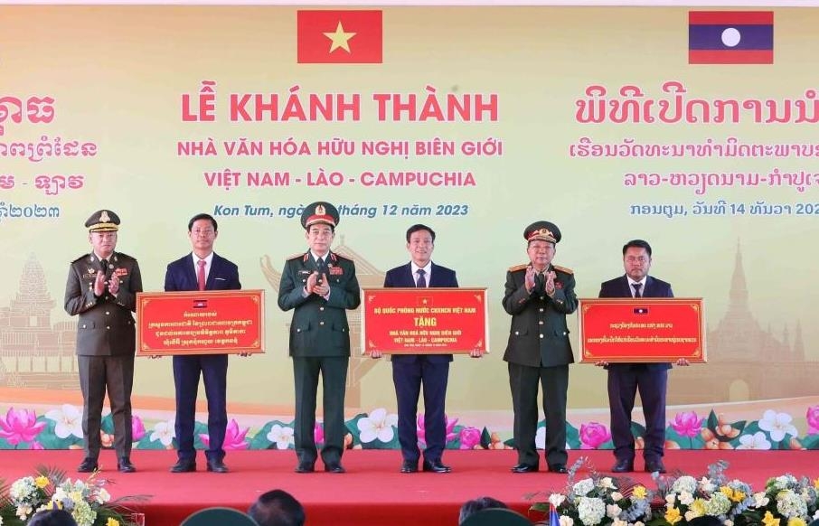 Giao lưu hữu nghị, gặp gỡ thường niên cấp Bộ trưởng Bộ Quốc phòng ba nước Việt Nam, Lào và Campuchia Giao lưu hữu nghị, gặp gỡ thường niên cấp Bộ trưởng Bộ Quốc phòng ba nước Việt Nam, Lào và Campuchia