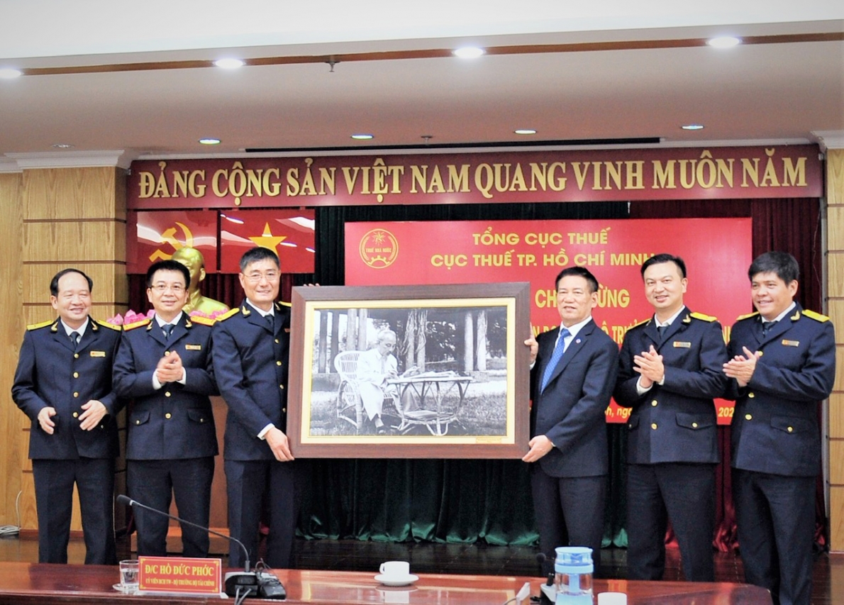 Cục Thuế TP HCM cần đẩy mạnh công tác quản lý, hỗ trợ người dân và doanh nghiệp