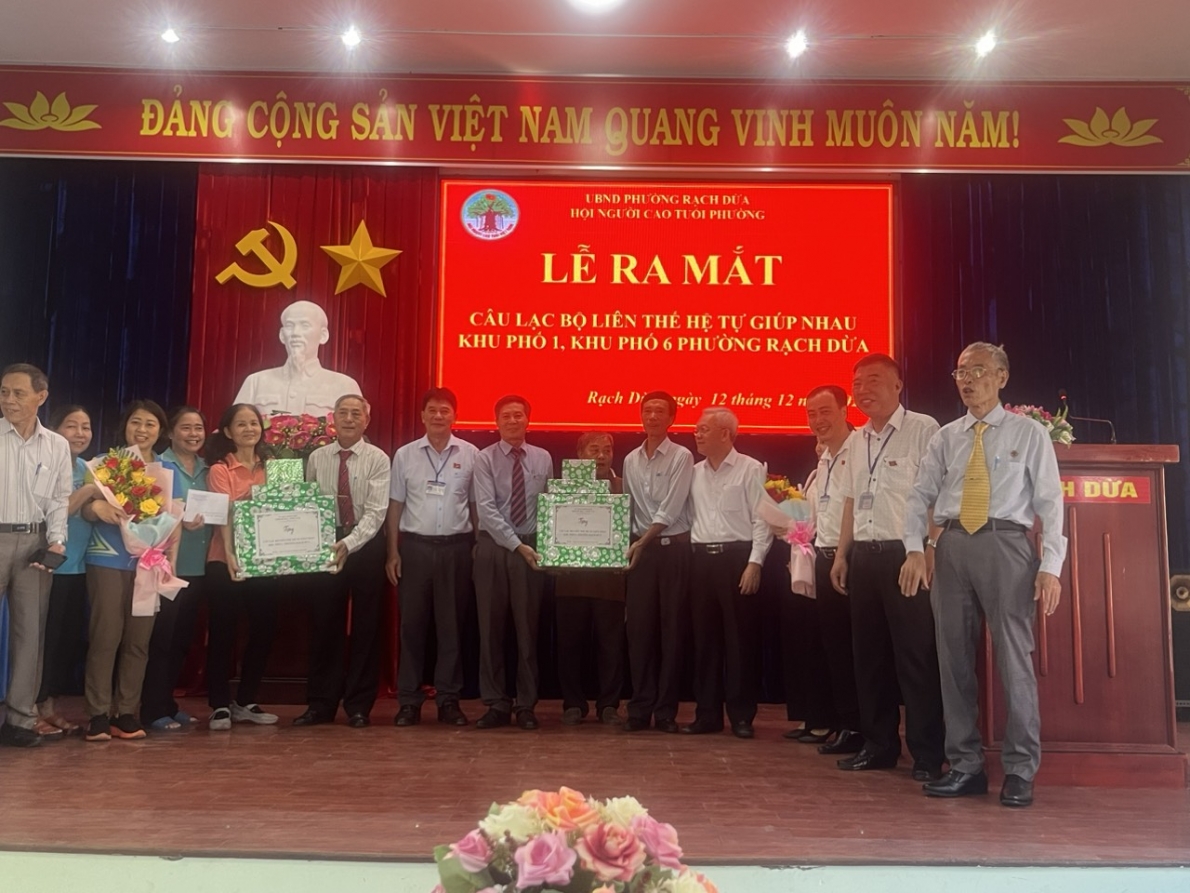 Ra mắt 2 CLB Liên thế hệ tự giúp nhau khu phố 1 và khu phố 6